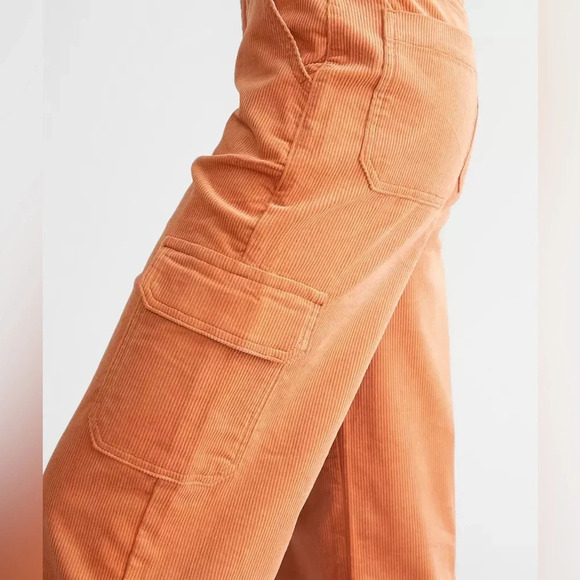 KanCan Signature 90s Cropped Wide Leg Corduroy Cargo Pant - Picture 3 of 10